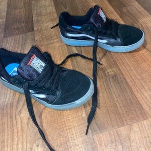 Boys Off the Wall Vans size 1Y